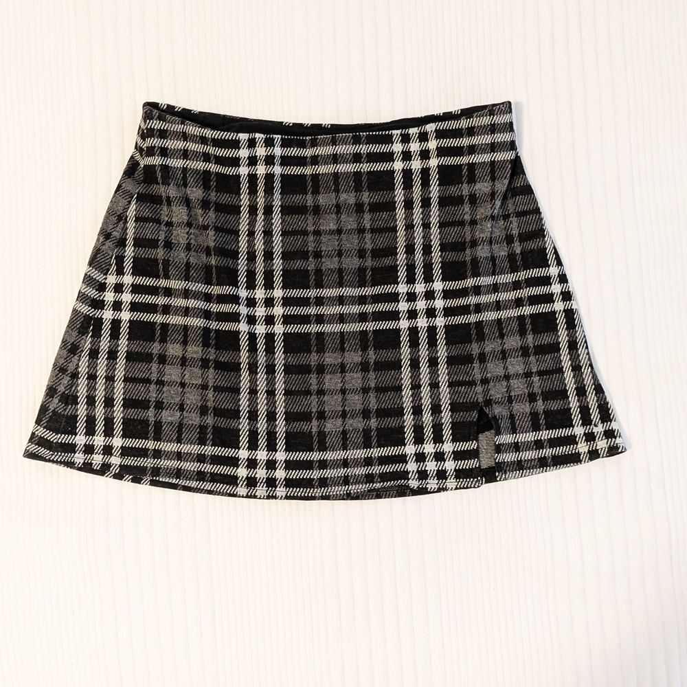 American Eagle Outfitters Black and White Plaid Mini Skirt
